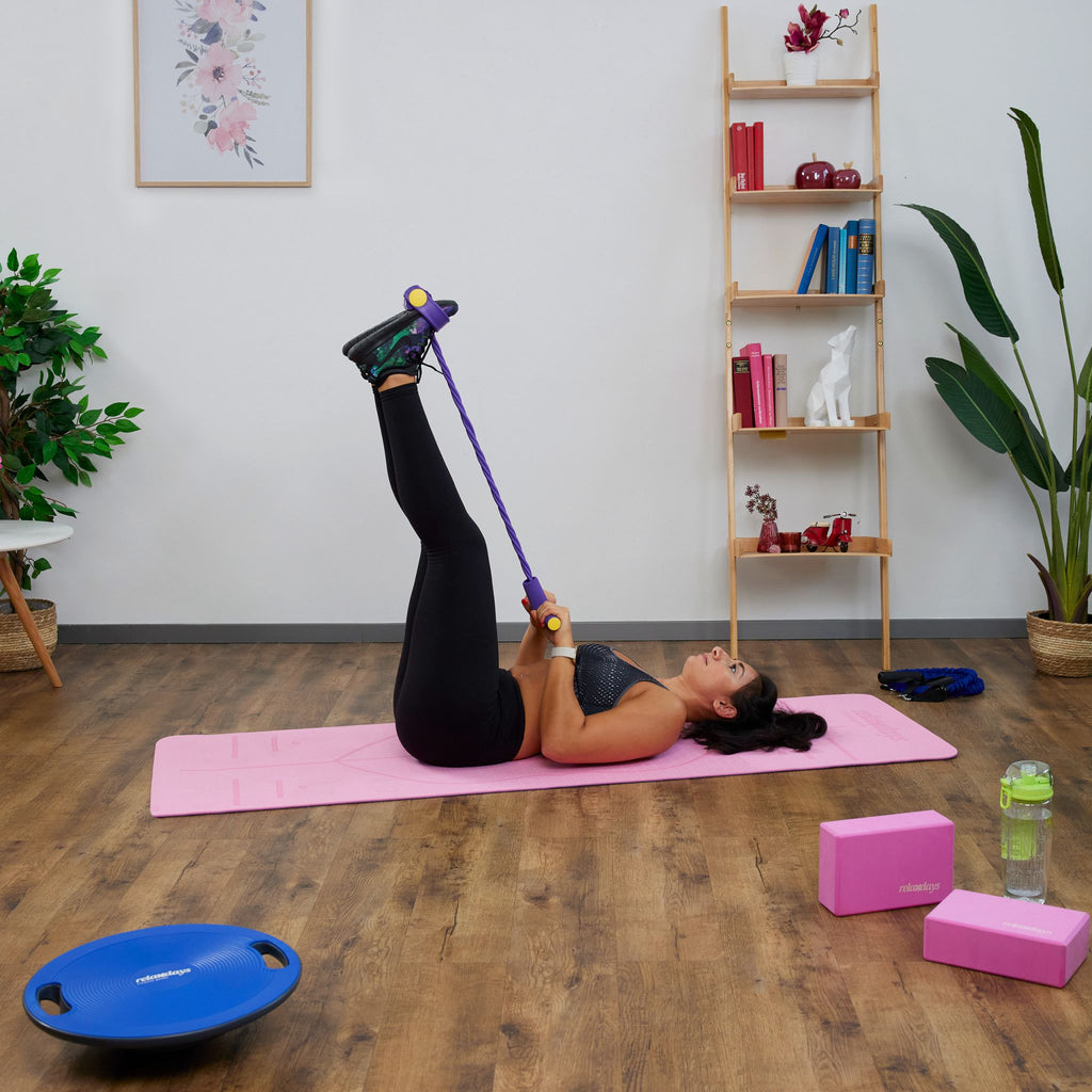 Multifunctional exercise band with foot loop for effective full-body training