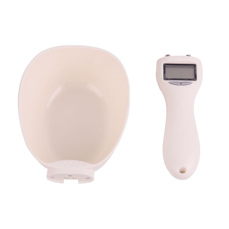 Pet food scoop with smart weighing