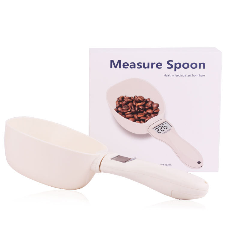 Pet food scoop with smart weighing